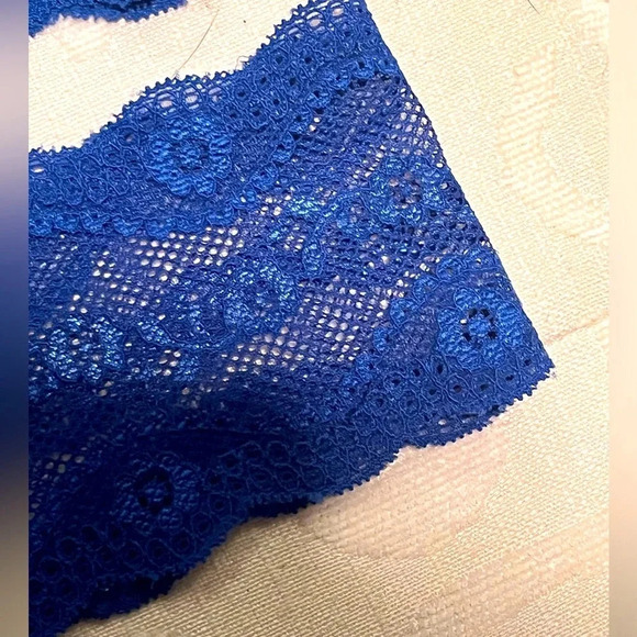 B.tempt'd Lace Kiss bralette and thong set. Royal Blue. XL - Picture 5 of 12